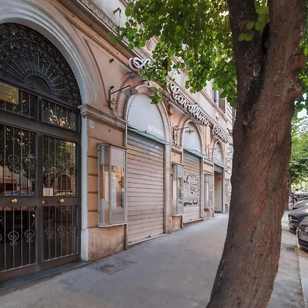 Vittorio Emanuele Cozy Flat